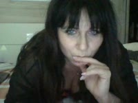 Je suis petite brune  avec des formes aux yeux bleues, je suis attirante, pulpeuse et sexy. N’hésitez pas à prendre rendez-vous avec moi par message si je suis en hors ligne je me ferai un plaisir de vous répondre et de passer un moment coquin en privé ou en vip