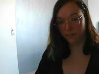 Ik ben een spontane dame die bijna niets te gek vind. Ik sta voor veel dingen open zolang we het samen maar gezellig hebben. Heb je een lekker verzoekje? vraag het me dan zeker.