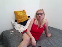 I am a cute curvy Lady who likes to have adventures and nice time. I like books especially criminals and thrillers, and i like to play squash in my freetime.