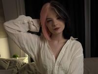 camgirl showing tits ClaudineKrentz