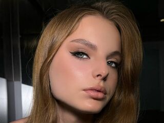 cam girl masturbating with sextoy DoraWilliams