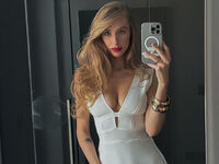 naked camgirl picture KikkyHey