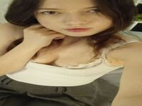 topless webcam girl LannieMckell