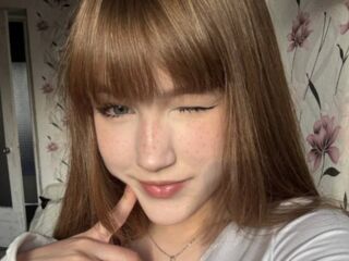 camgirl fingering shaved pussy AlberthaBack