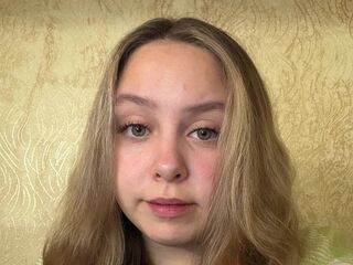 chat with cam AngellaRuts