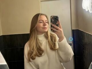 masturbating camgirl AryaThomas