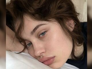 naughty camgirl masturbating with dildo BrettOpher