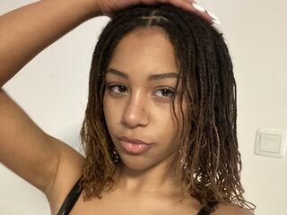 cam girl playing with sextoy CadeyMir