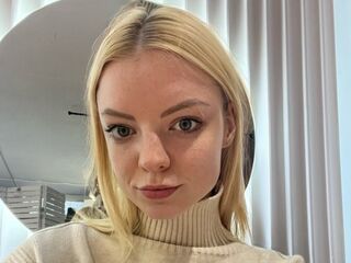 nude webcamgirl pic CarlenePattie