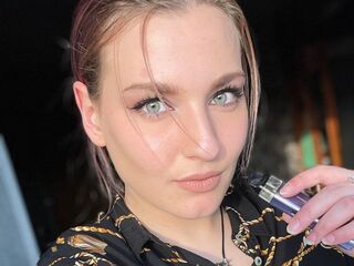 hot cam girl fingering shaved pussy CristaStwell