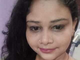 camgirl playing with sex toy CurvySoniya