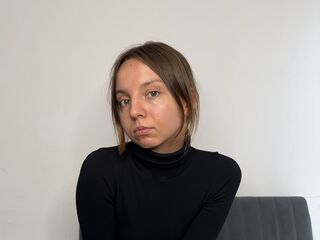 naughty cam girl EleonoraSzabo