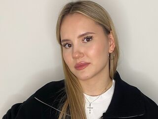 camgirl showing pussy EmeritaParra