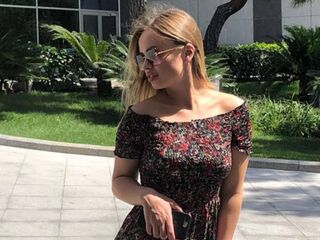 nude gamgirl EmileeBeyale