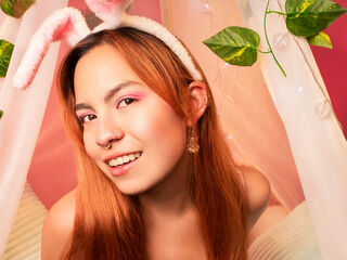 camgirl playing with vibrator EmmaMonnet