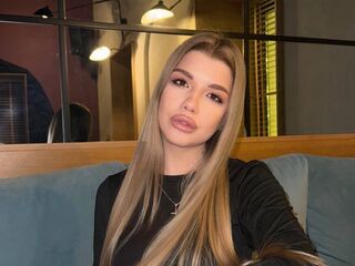 naked camgirl photo EmmyRamsdell