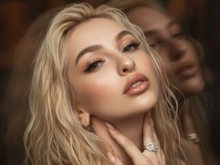 naughty cam girl masturbating with dildo EvaVibe