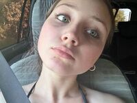 cam whore HelgaHumenik