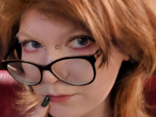 camgirl playing with dildo InezHiefnar