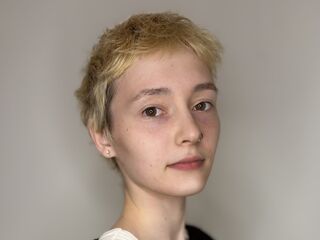 free live chat JenelleBarette