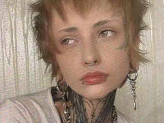 topless JulianeVerdier