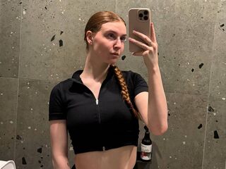 cam girl chatroom LessieNunz