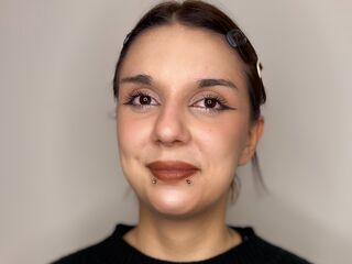 cam girl playing with vibrator LoniFessel