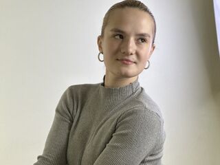 girl fingering shaved pussy LorrianePytko