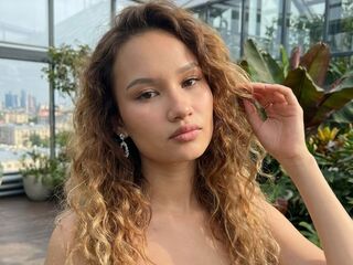 camwhore spreading pussy MaliaUcci