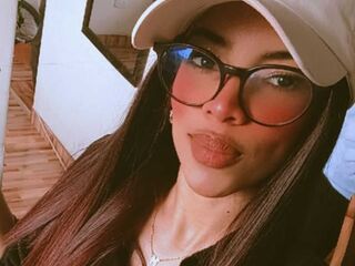 naughty camgirl fingering pussy MeliRivers