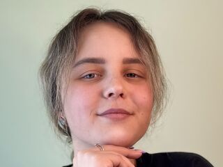 girl topless chat MichaeleBendall