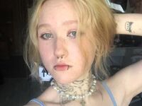 camgirl masturbating with sextoy MoriahEverly