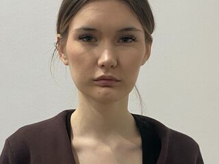 camslut fingering shaved pussy NelleLoehlein