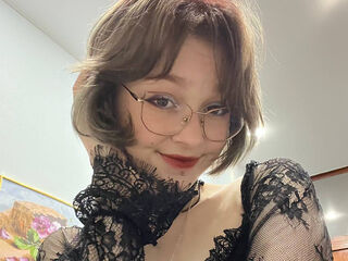 camgirl fingering shaved pussy RosioCammon