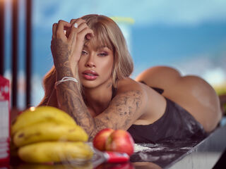 naked ScarletThompsone