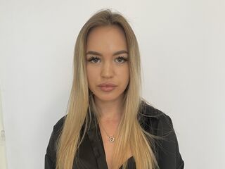 girl showing tits SelenaDepaoli