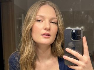 topless camgirl ShavonKazunas