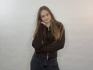 camslut showing tits SigneKeatley