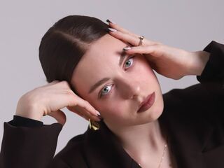 camslut topless SophiaCurlam