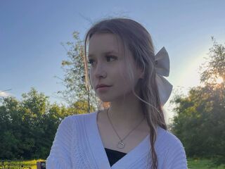 cam girl playing with sextoy SophieBannington
