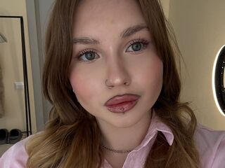 camslut spreading pussy VernitaErmita