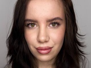 live webcam performer WillenaNavar