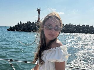 hot strip tease webcam YaekoBrowers